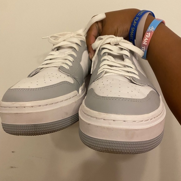 JORDAN 1 ELEVATE LOW WOLF GREY SIZE: 11.5 womens - Picture 6 of 7